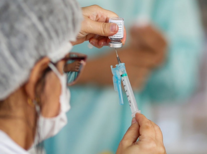 Plano estadual de vacinação contra a Covid-19 inclui trabalhadores do SUAS